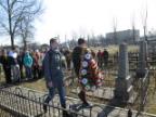 Возложение венка к обелиску на военном кладбище, 7 "В" класс